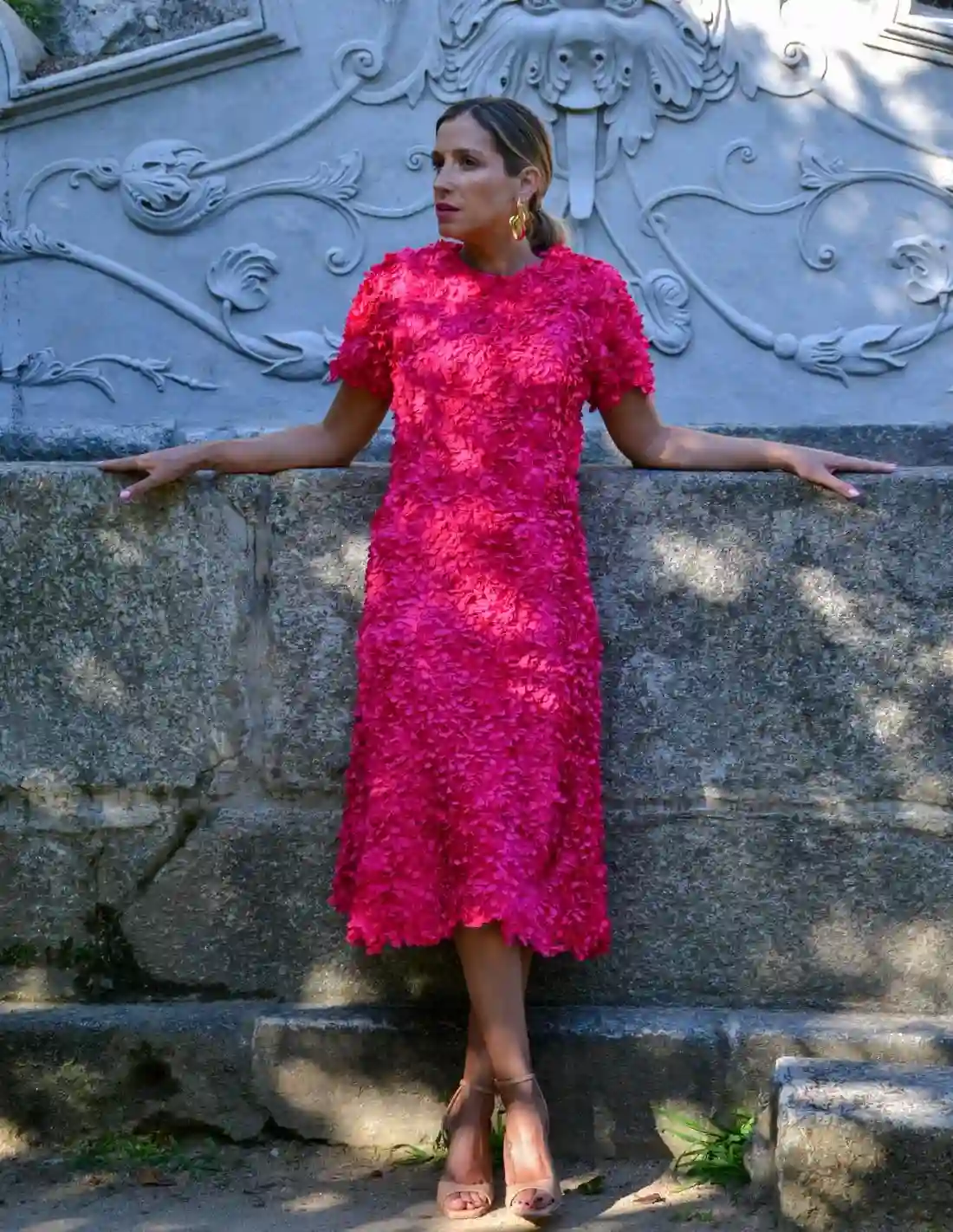 Fuchsia party midi dress with flowers and short sleeves