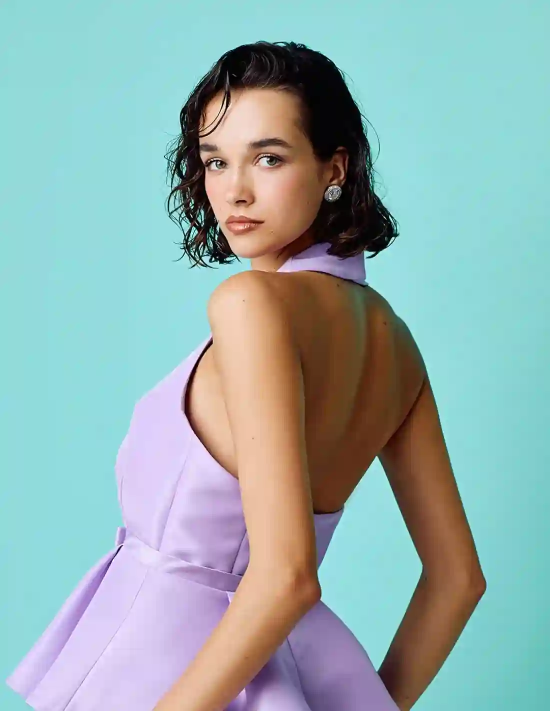 Top de fiesta escote halter y volante peplum