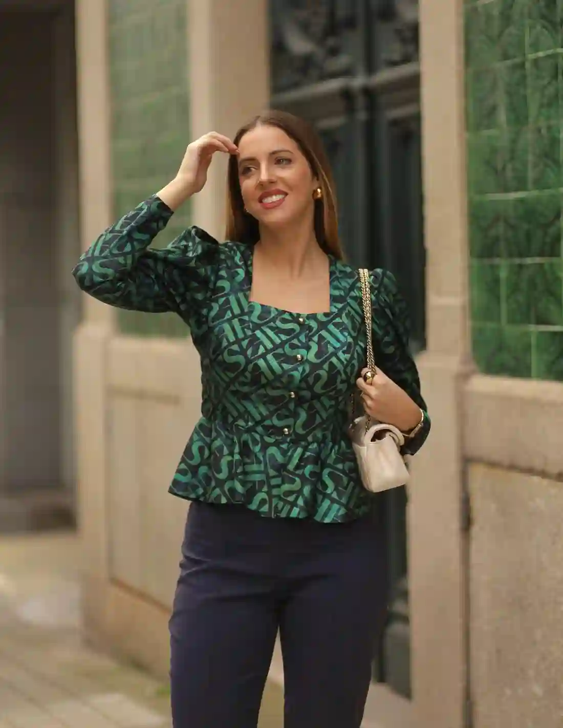 Blusa estampada con peplum y escote cuadrado