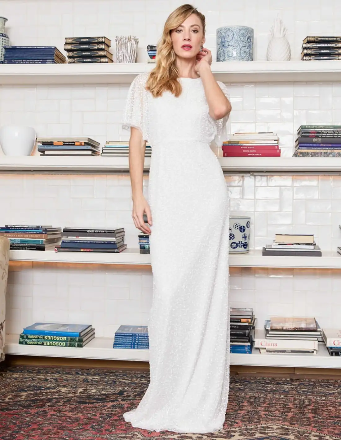 Vestido de fiesta largo con pedrería y manga corta