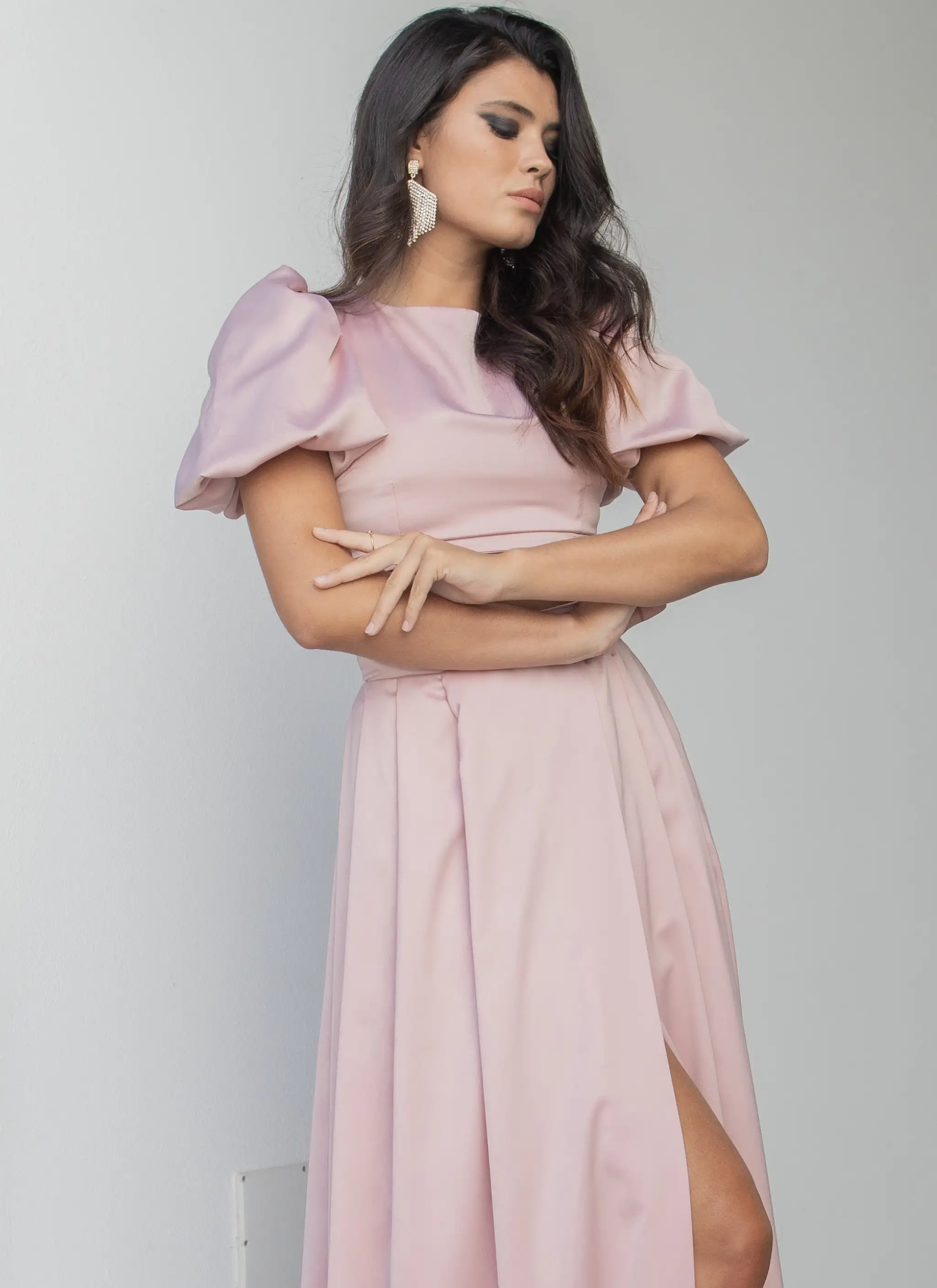 Crop top con escote redondo y cierre invisible