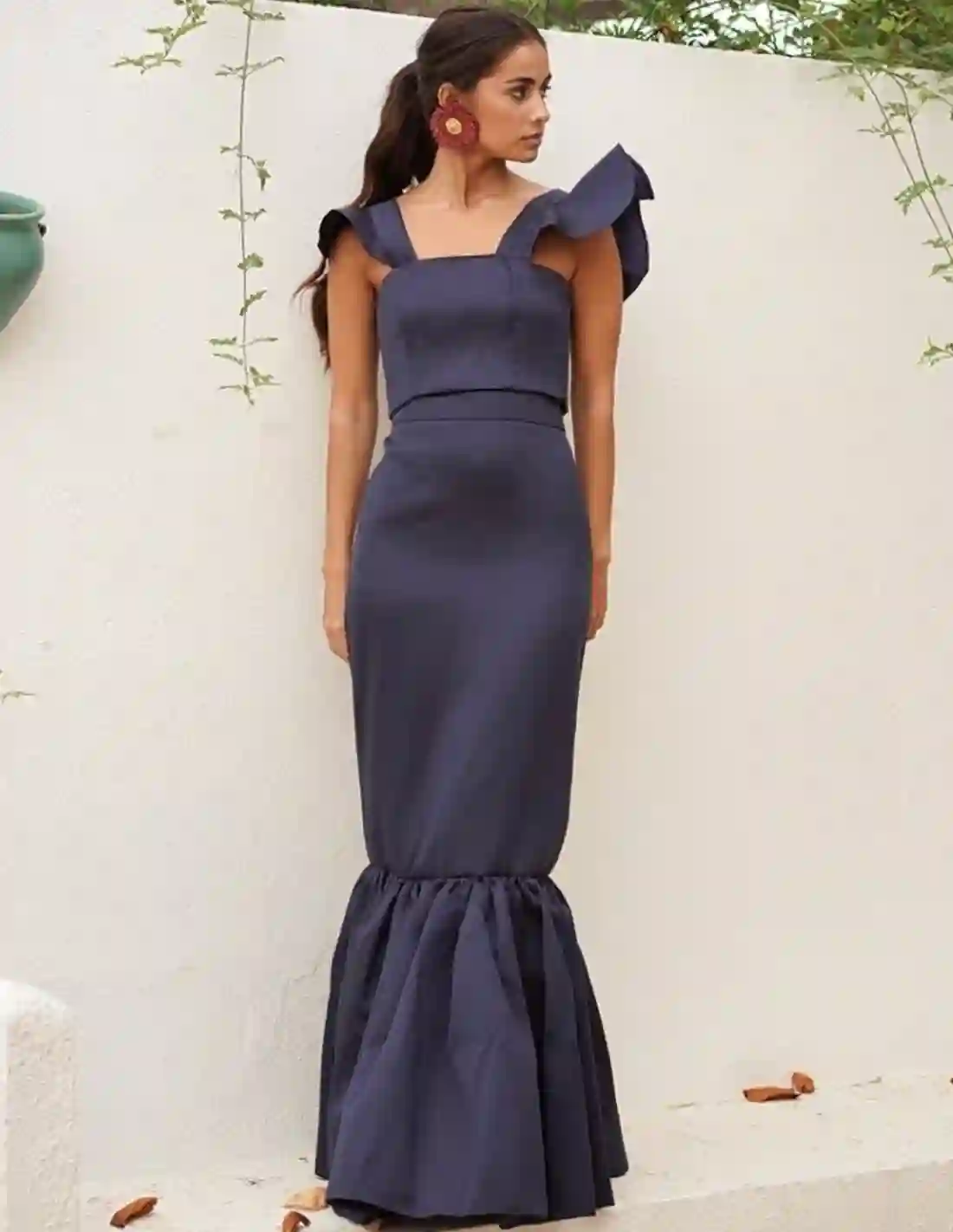 Falda larga azul marino con maxi volante