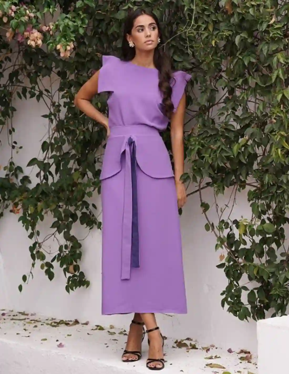 Falda midi evasé malva con volante y lazada