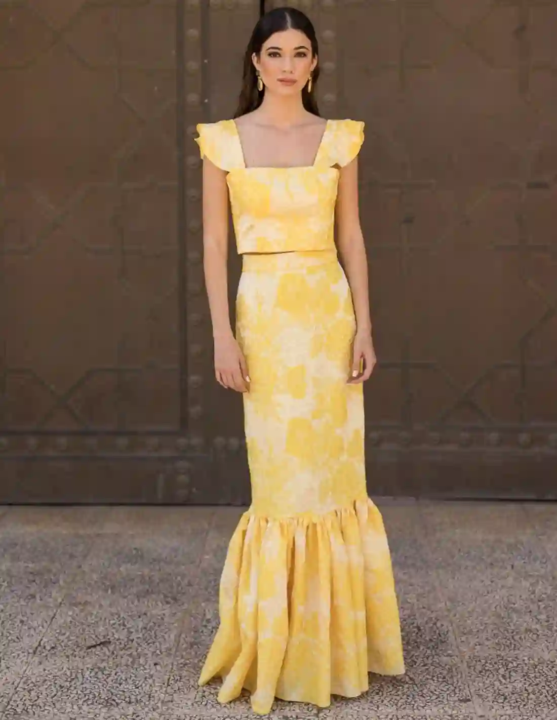Falda larga amarilla estampada con maxi volante