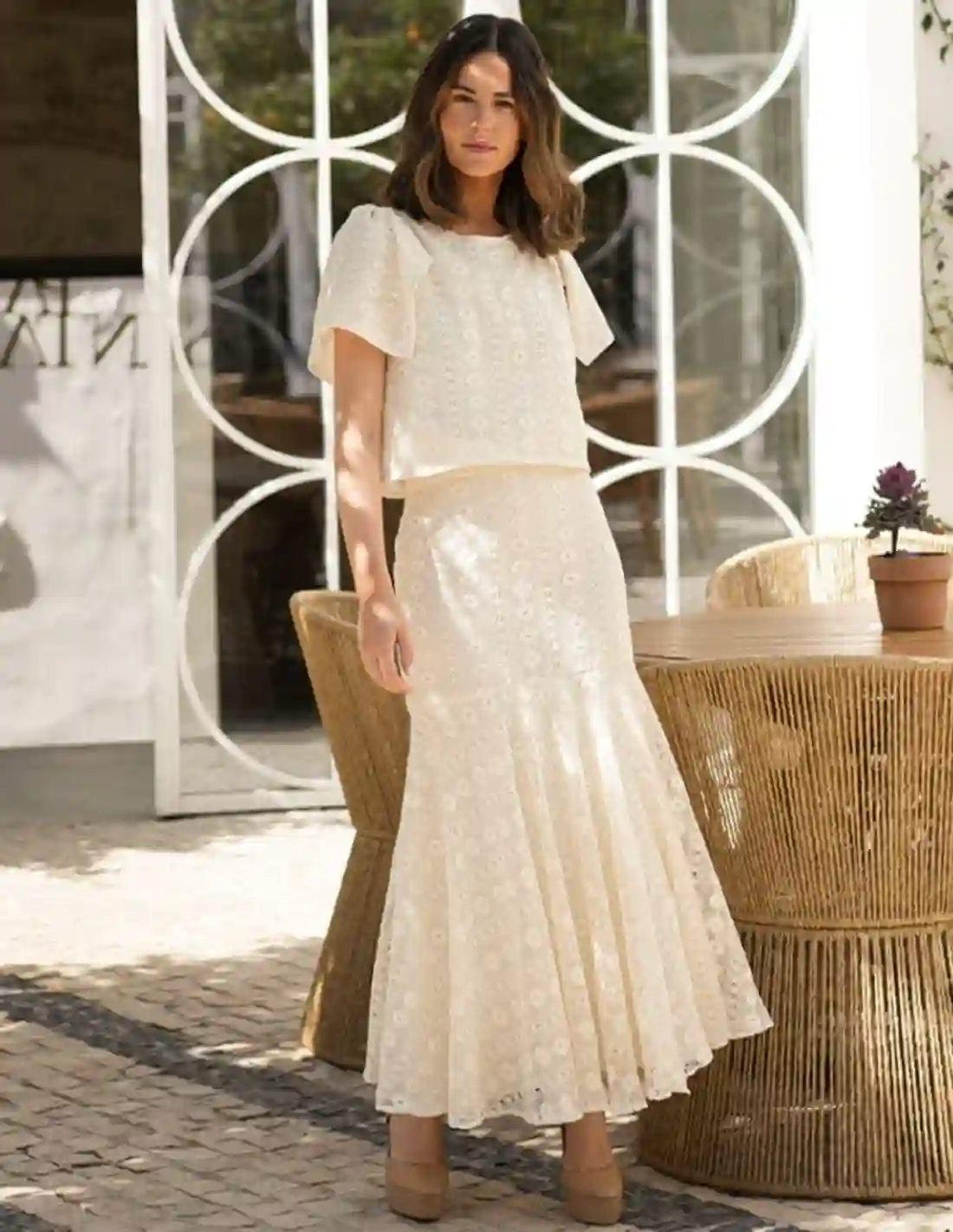 Falda midi de fiesta cruda de macramé con volante alto