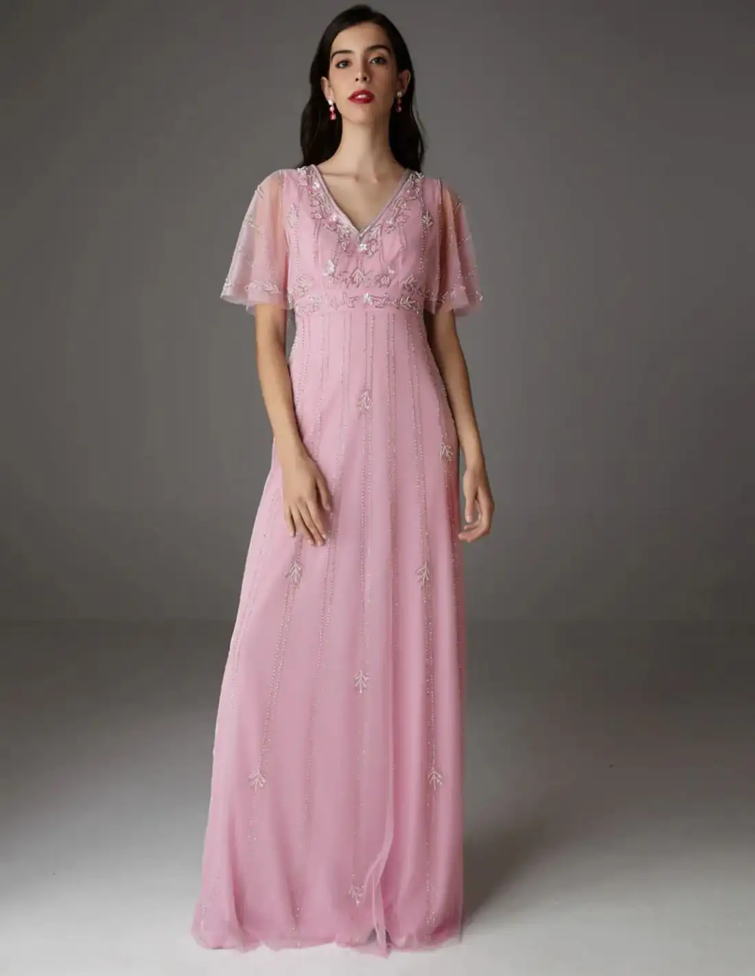 Vestido largo de fiesta rosa con mangas capa