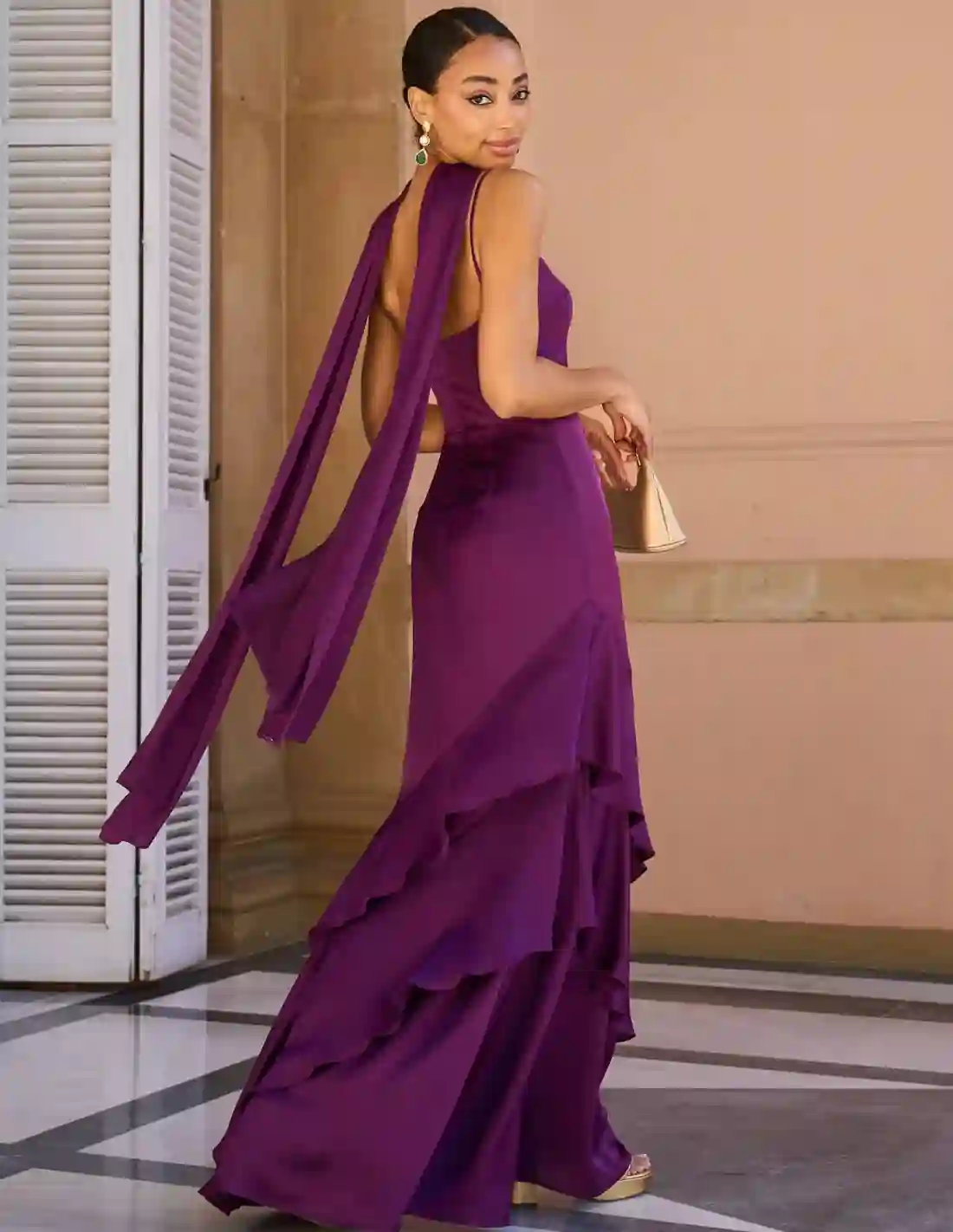 Vestido de invitada boda en satén buganvilla