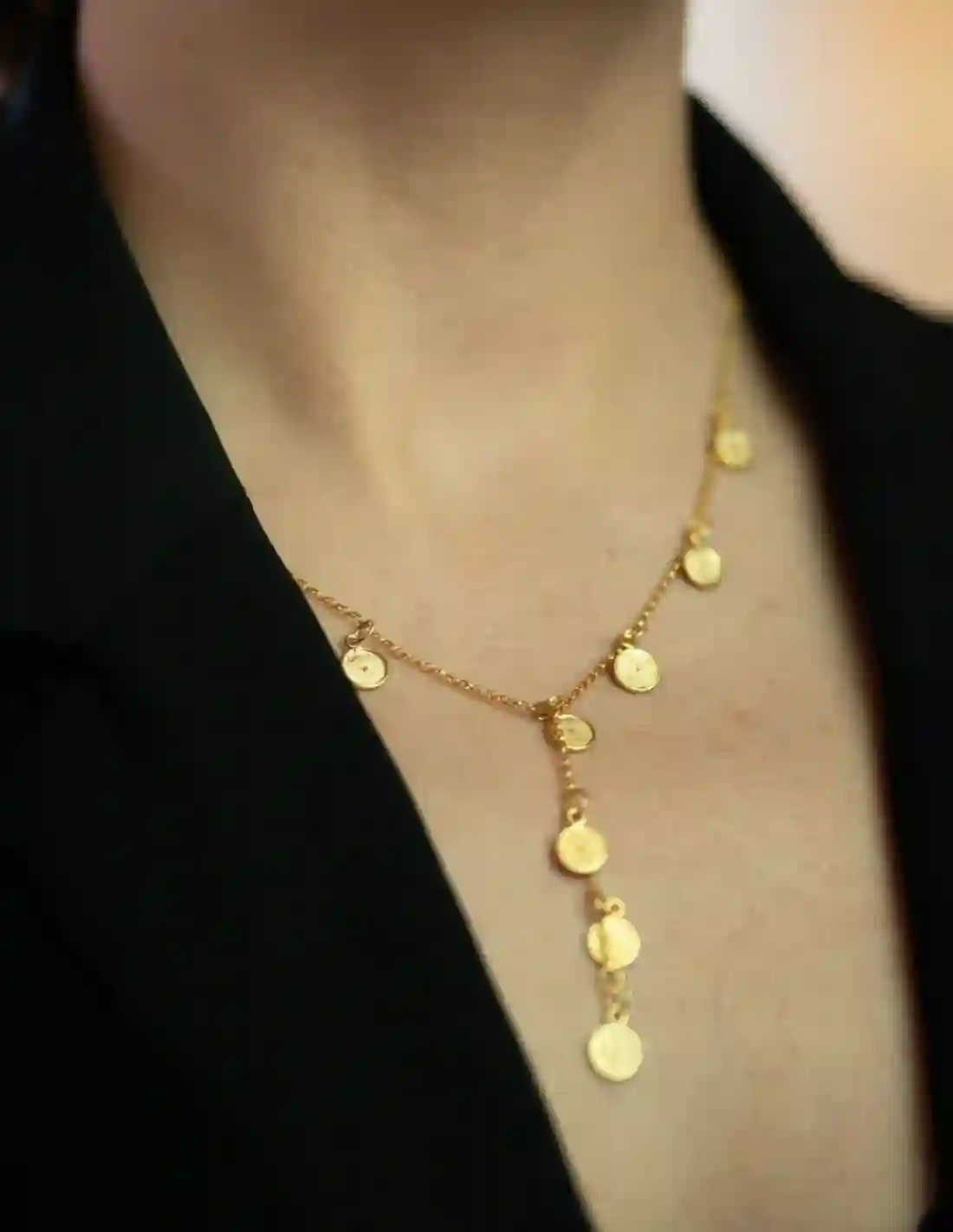 Collar de fiesta largo dorado con mini lunas