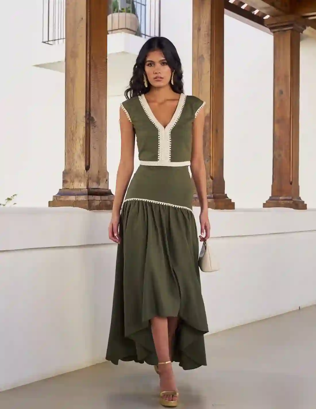 Falda midi de lino asimétrica con cinta en beige