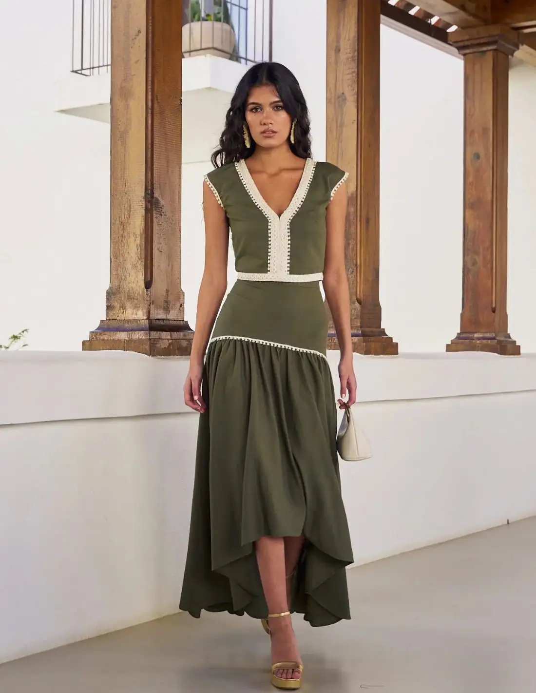 Falda midi de lino asimétrica con cinta en beige