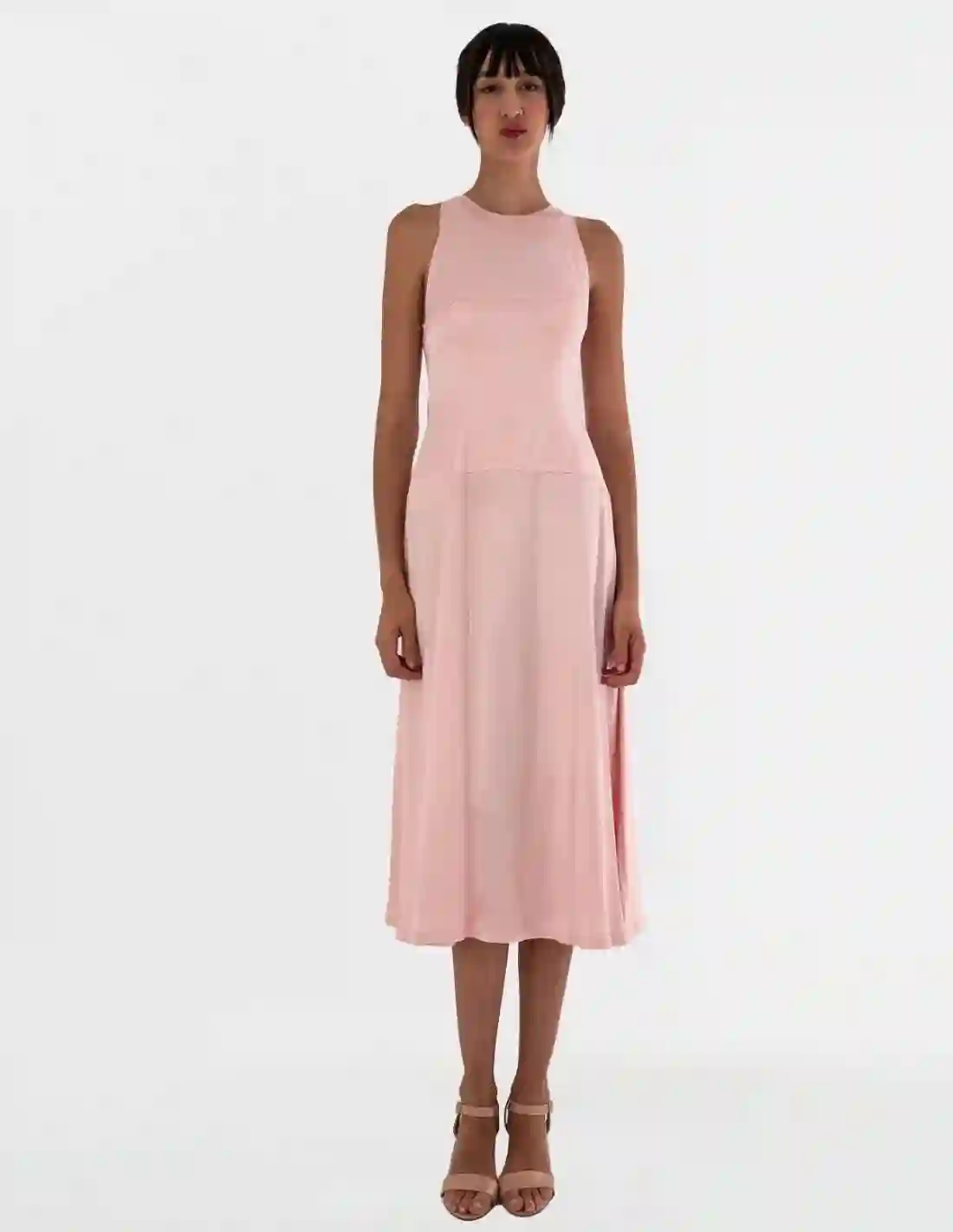 Vestido de cóctel escote halter con falda evasé