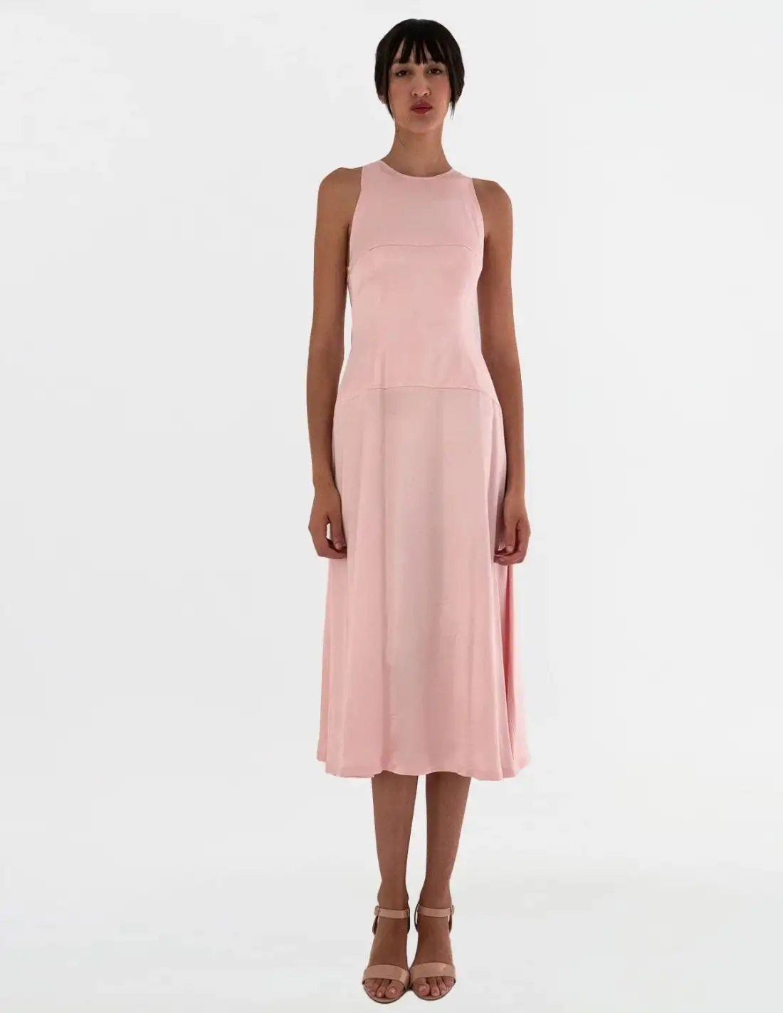 Vestido de cóctel escote halter con falda evasé