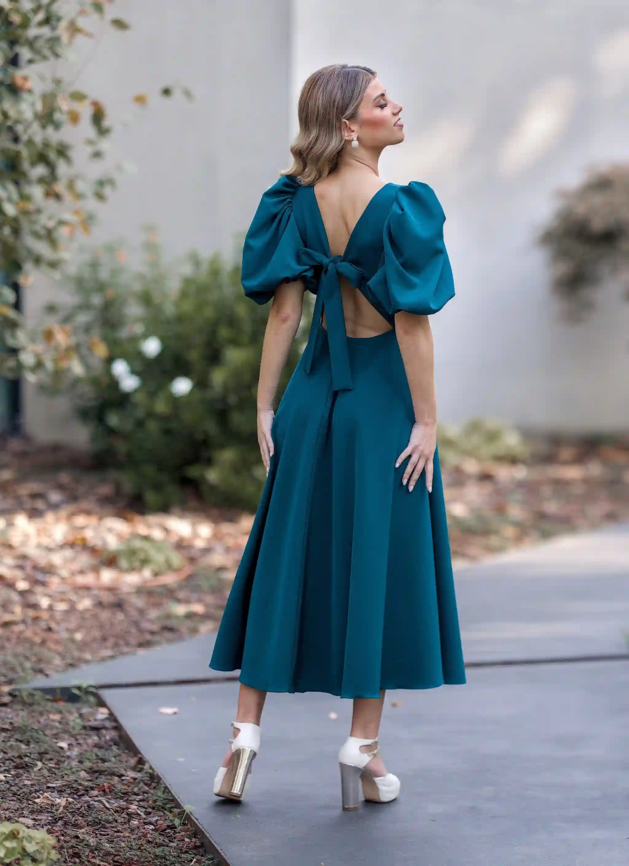 Green midi dress with swimmed sleeves