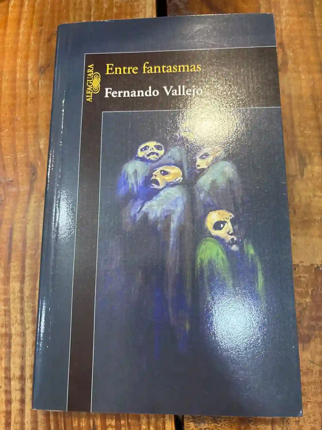 Entre Fantasmas / Between Ghosts