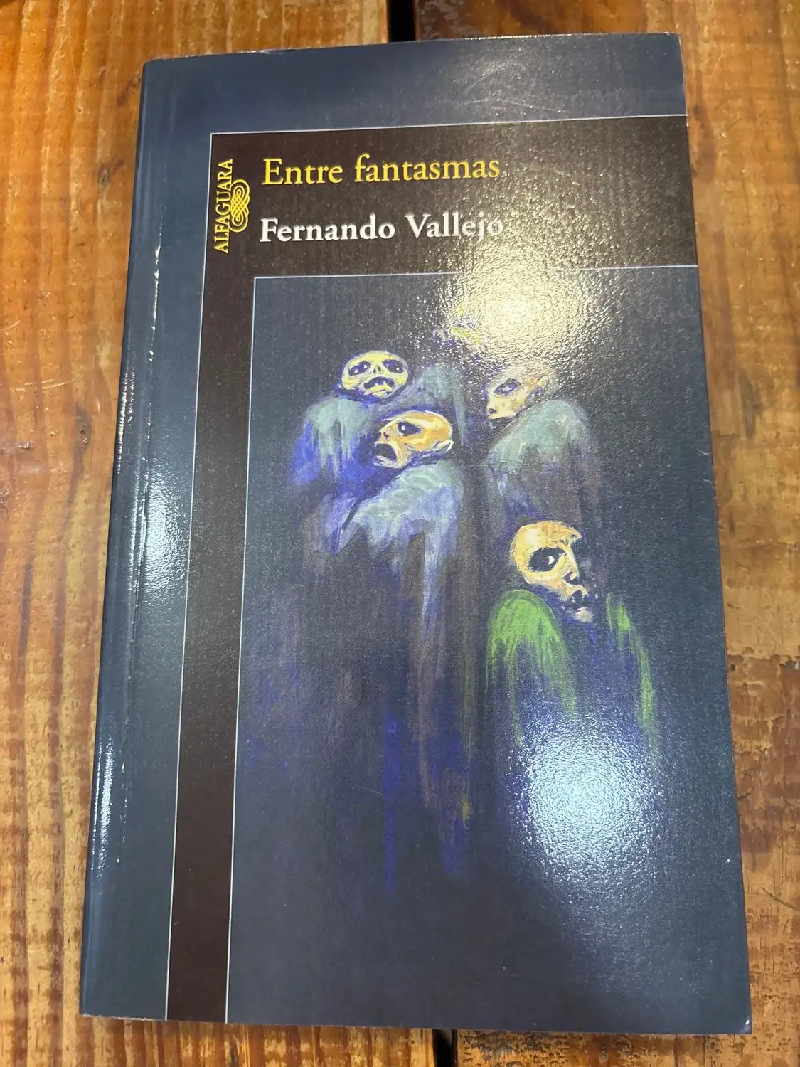 Entre Fantasmas / Between Ghosts