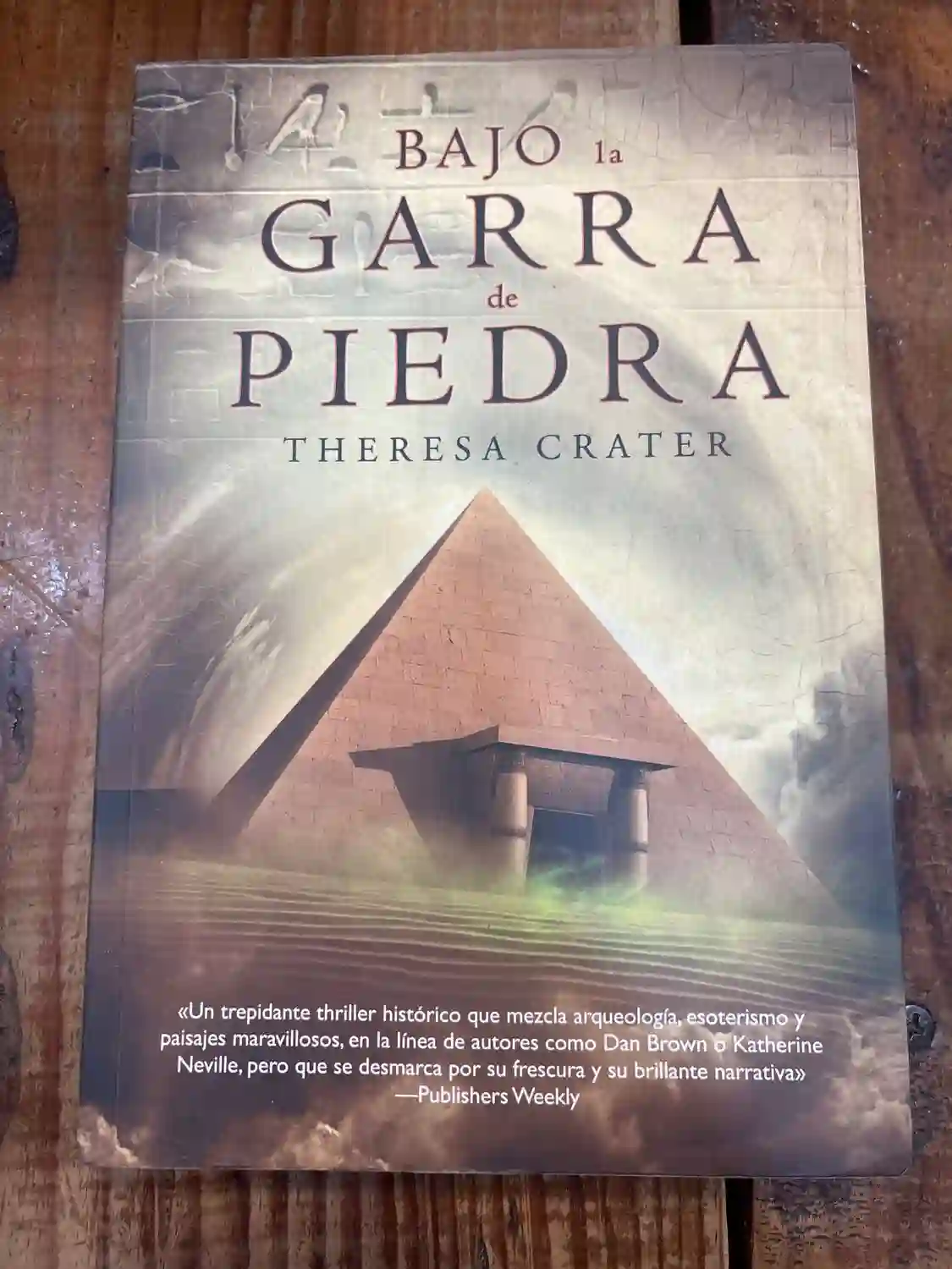 Bajo la garra de piedra (Spanish Edition)