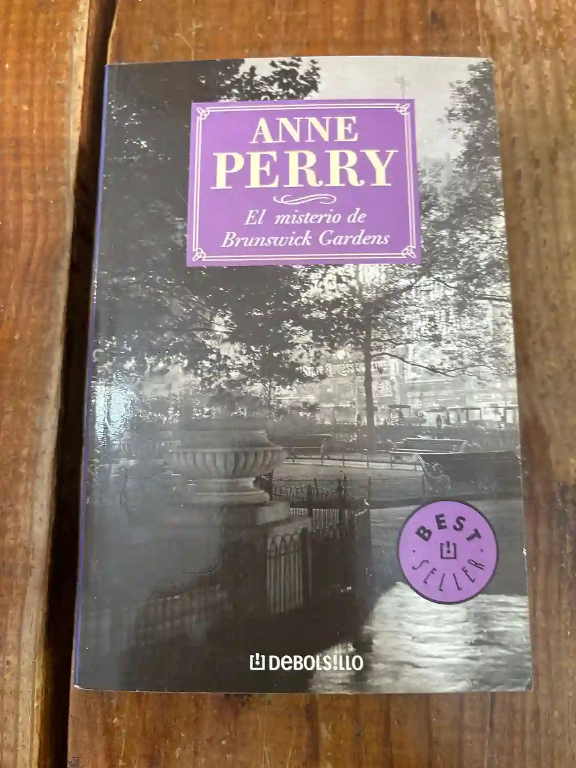 El misterio de Brunswick Gardens (Inspector Thomas Pitt 18) (Spanish Edition)