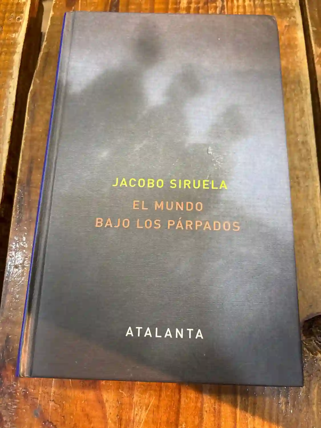 El mundo bajo los párpados
