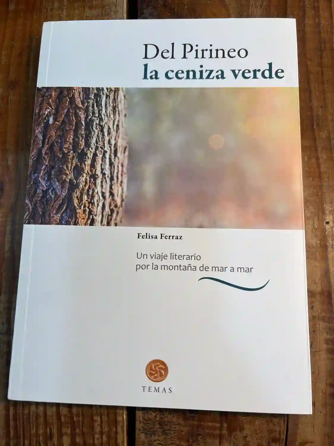 Del Pirineo la ceniza verde. Un viaje literario por la montaña de mar a mar