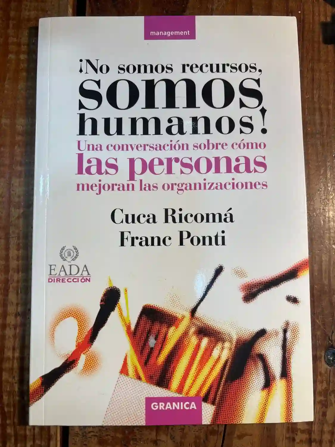 ¡No somos recursos, somos humanos! : una conservación sobre cómo las personas mejoran las organizaciones