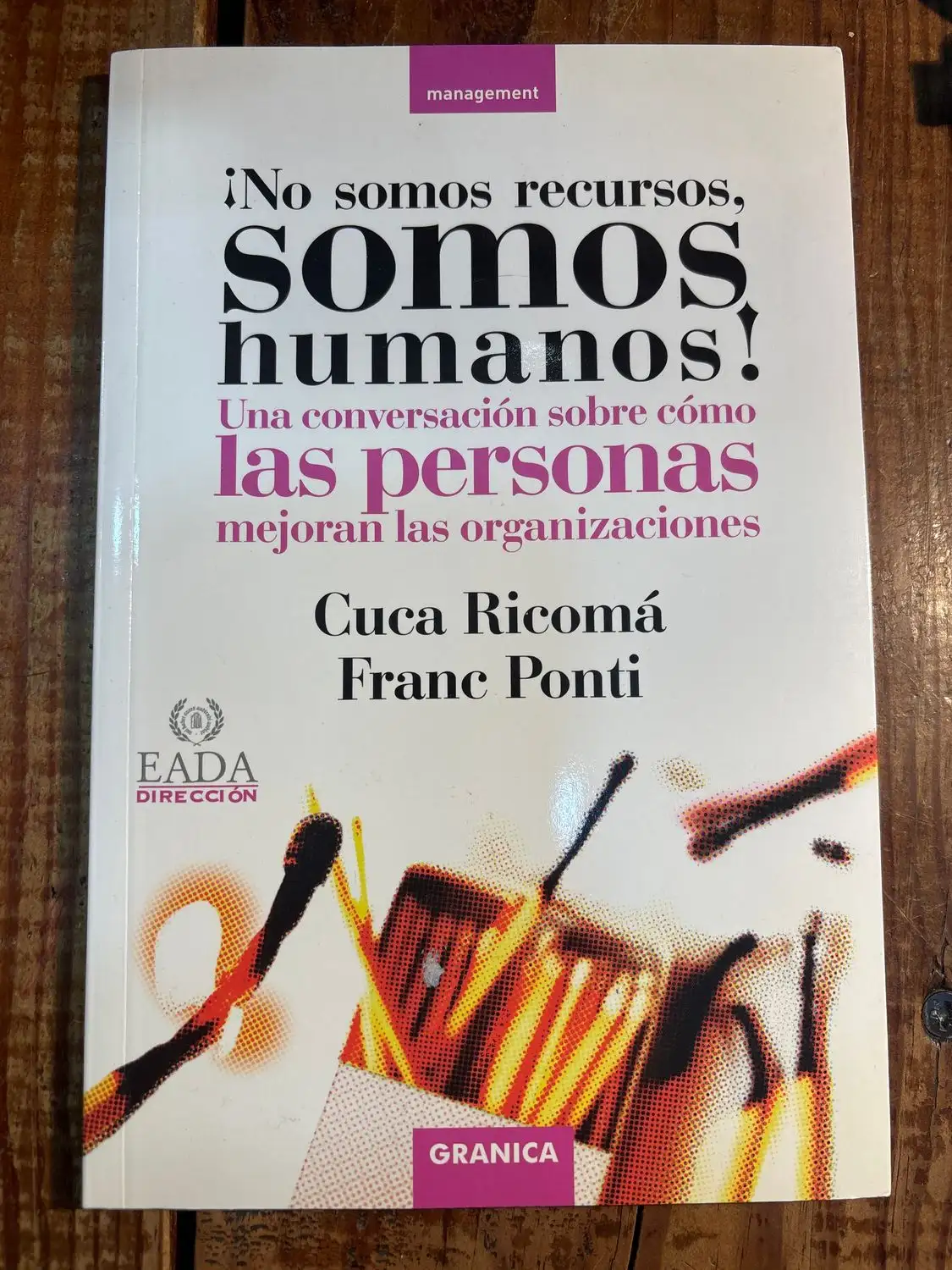 ¡No somos recursos, somos humanos! : una conservación sobre cómo las personas mejoran las organizaciones