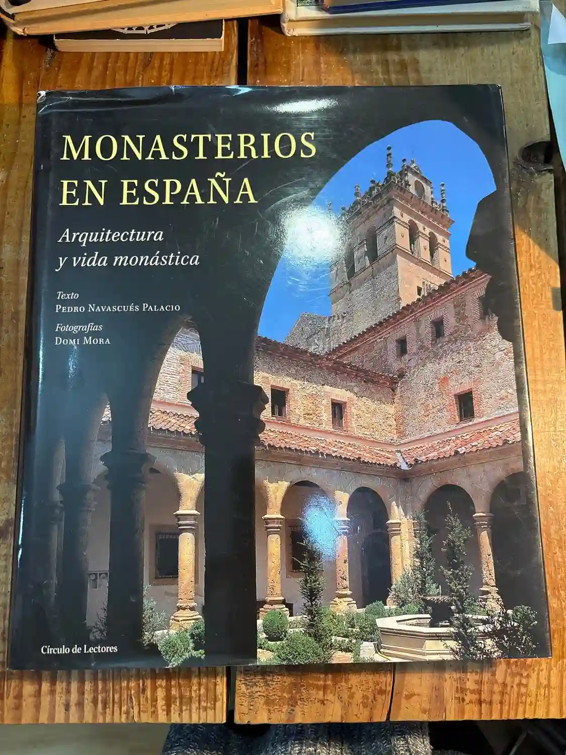 Monasterios De España. Arquitectura Y Vida Monástica