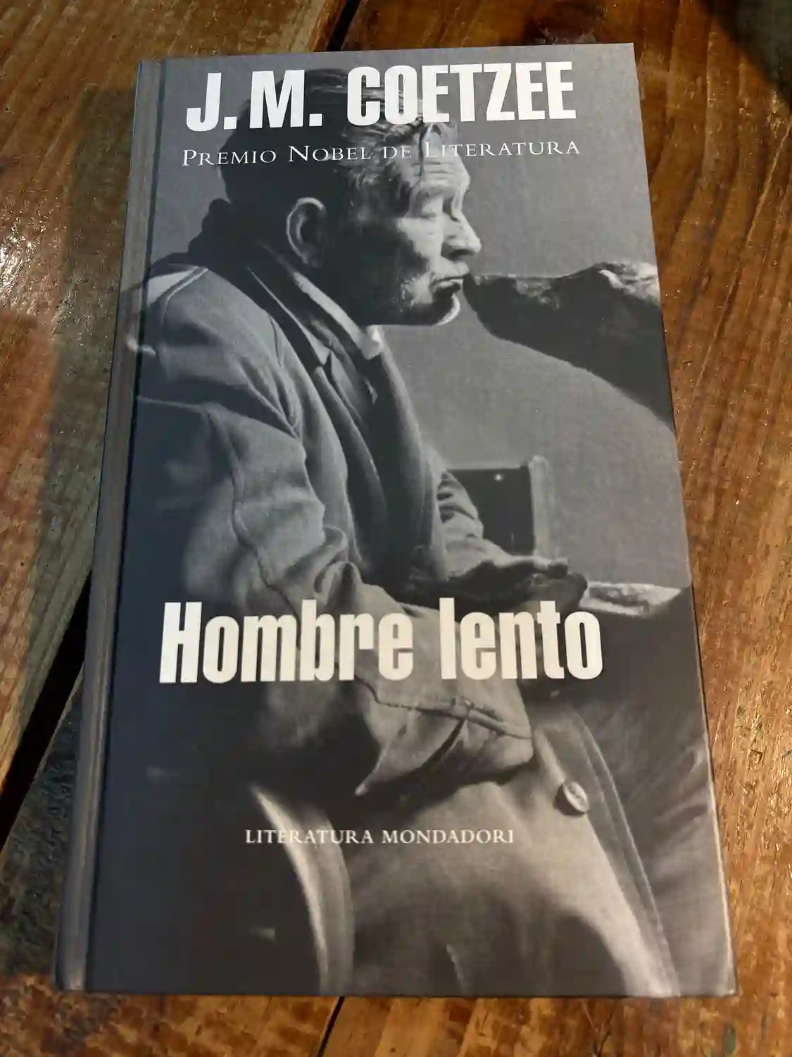 Hombre lento (Literatura Mondadori / Mondadori Literature) (Spanish Edition)