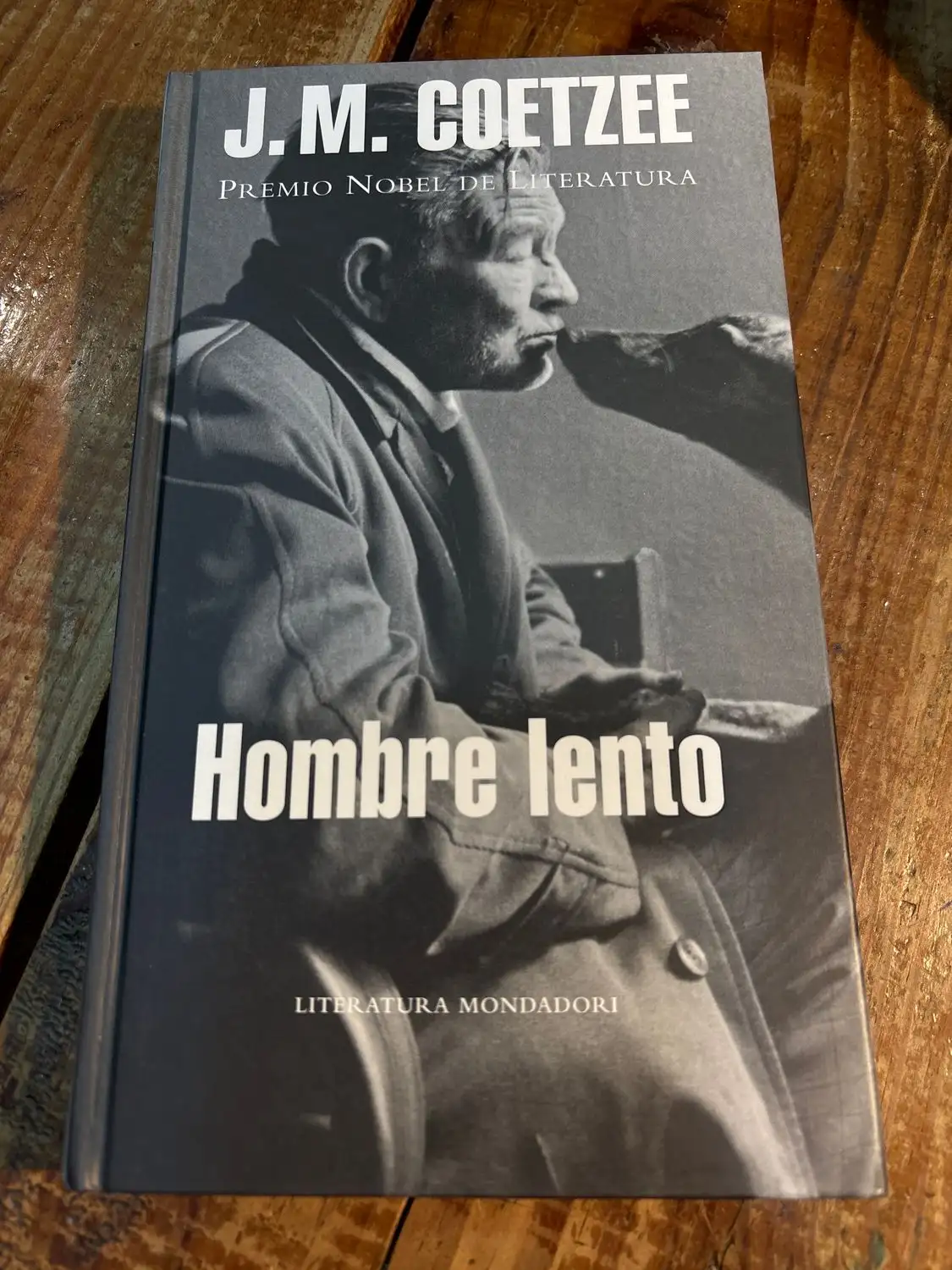 Hombre lento (Literatura Mondadori / Mondadori Literature) (Spanish Edition)