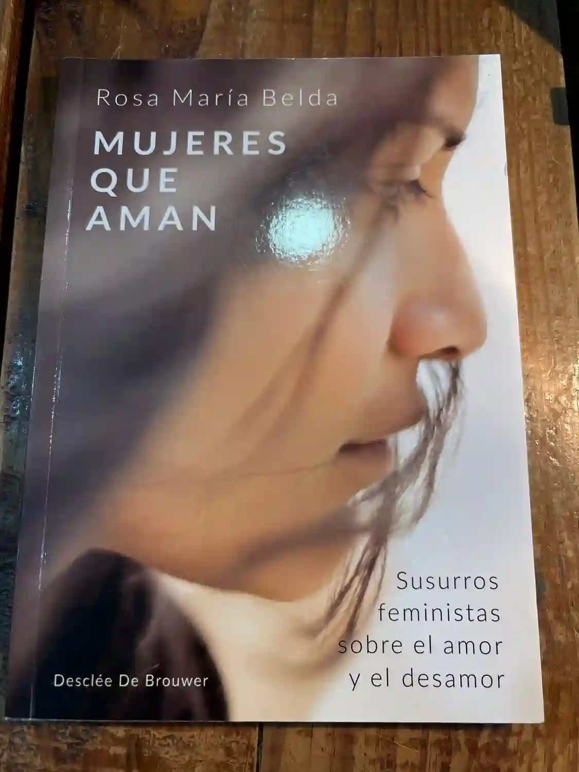 Mujeres que aman. Susurros feministas sobre el amor y el desamor