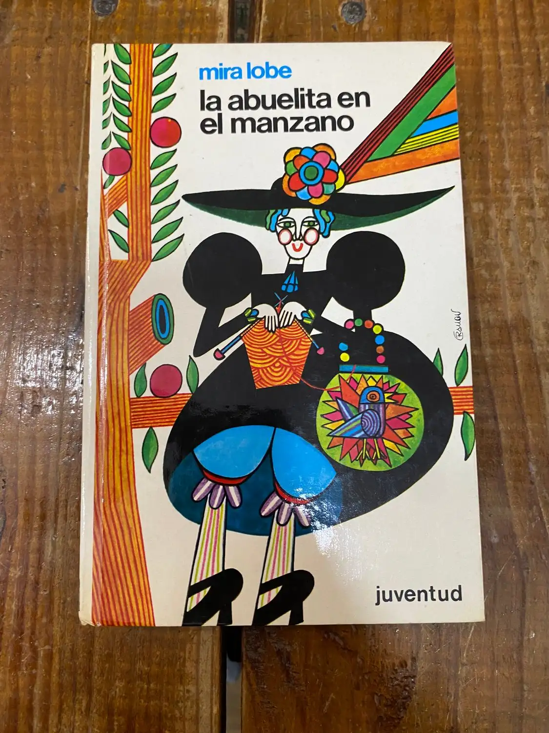 La Abuelita En El Manzano
