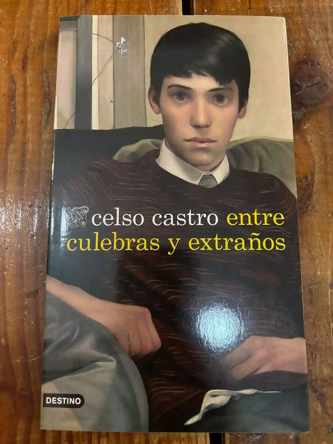 Entre culebras y extraños