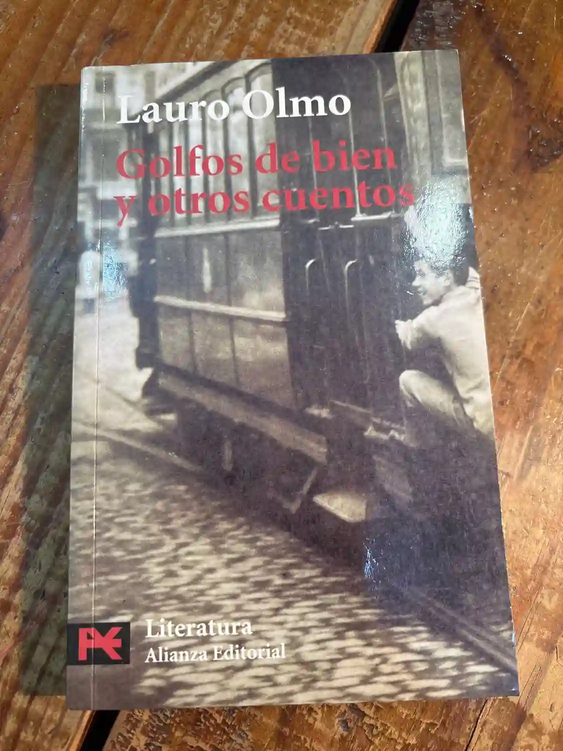 Golfos de bien y otros cuentos (El Libro De Bolsillo) (Spanish Edition)