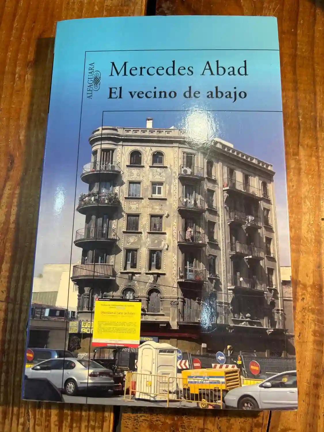 El vecino de abajo (HISPANICA) (Spanish Edition)