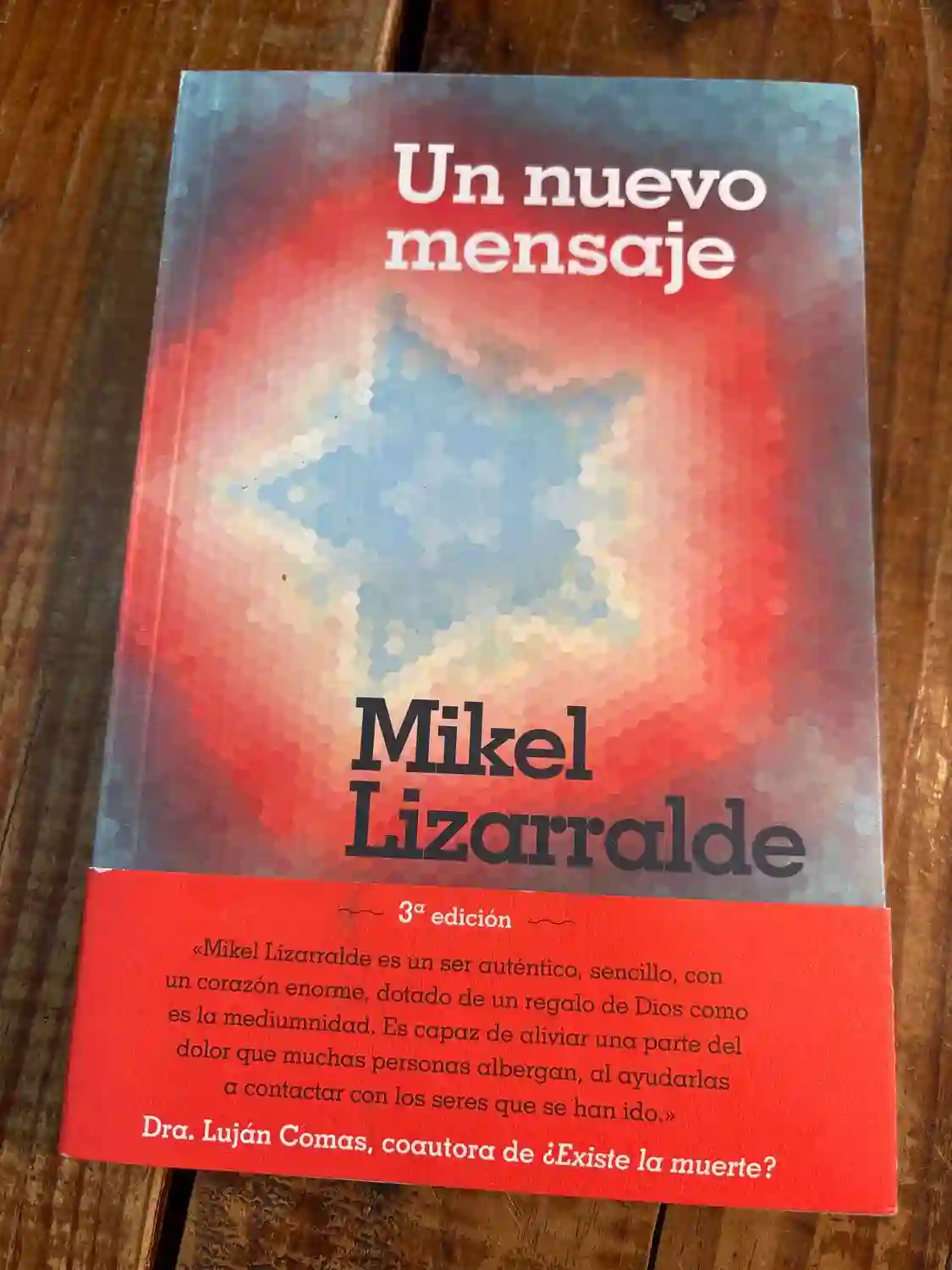 Un nuevo mensaje: Las enseñanzas del médium que aprendió a recibir y a interpretar las señales del más allá / A New Message (Spanish Edition)
