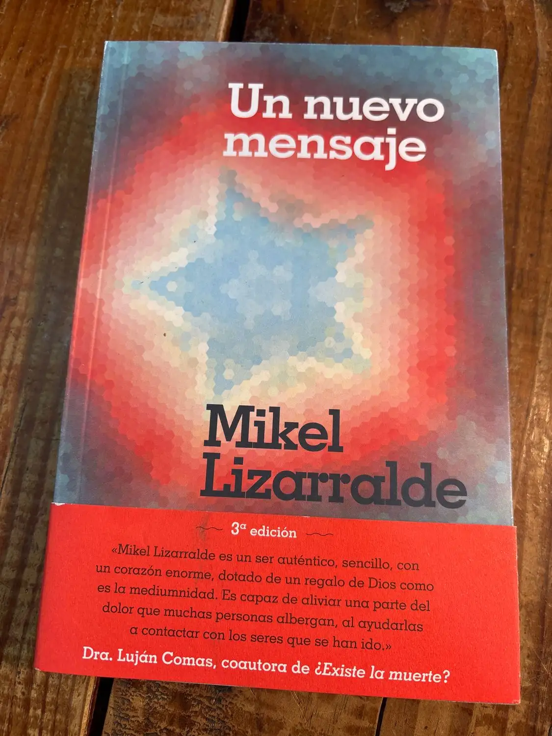 Un nuevo mensaje: Las enseñanzas del médium que aprendió a recibir y a interpretar las señales del más allá / A New Message (Spanish Edition)