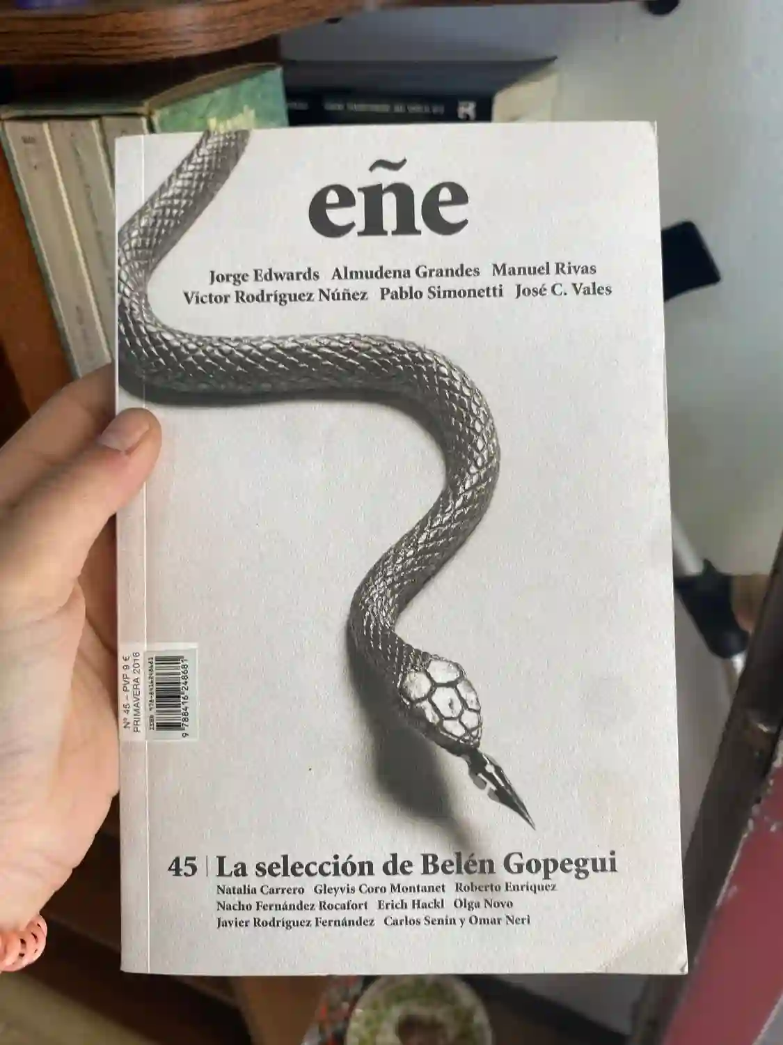 Eñe 44: ¿Quieres hacer el favor de hablarme, por favor? (Spanish Edition)