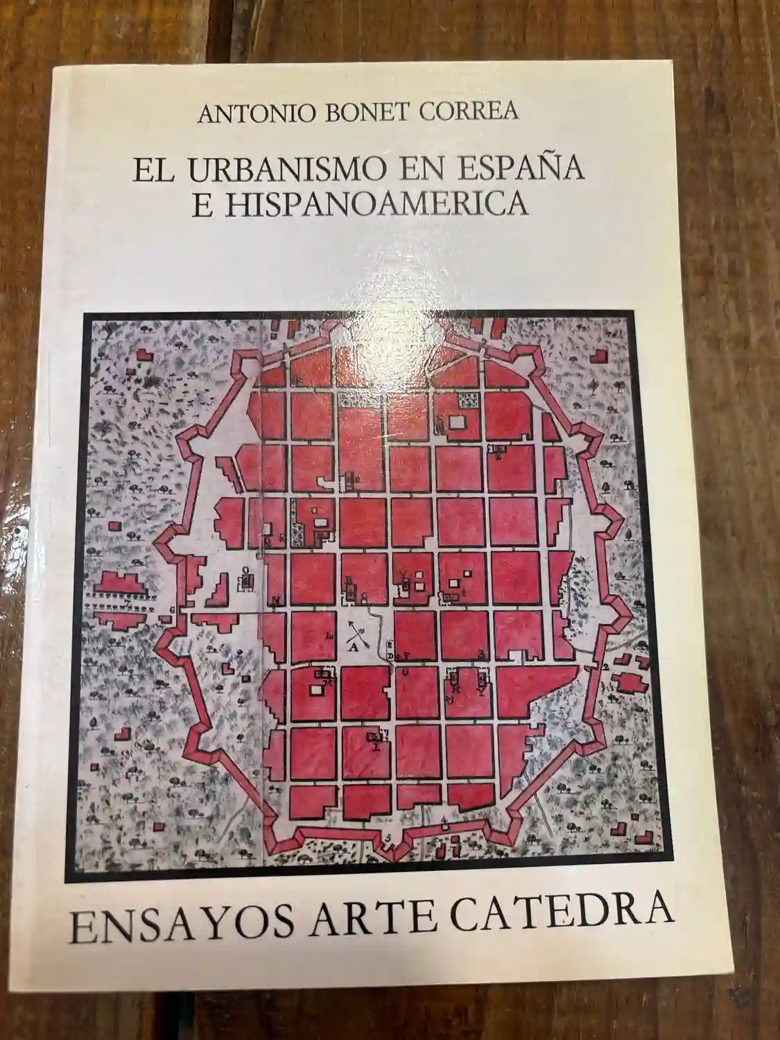El urbanismo en España e Hispanoamérica (Ensayos Arte Catedra) (Spanish Edition)