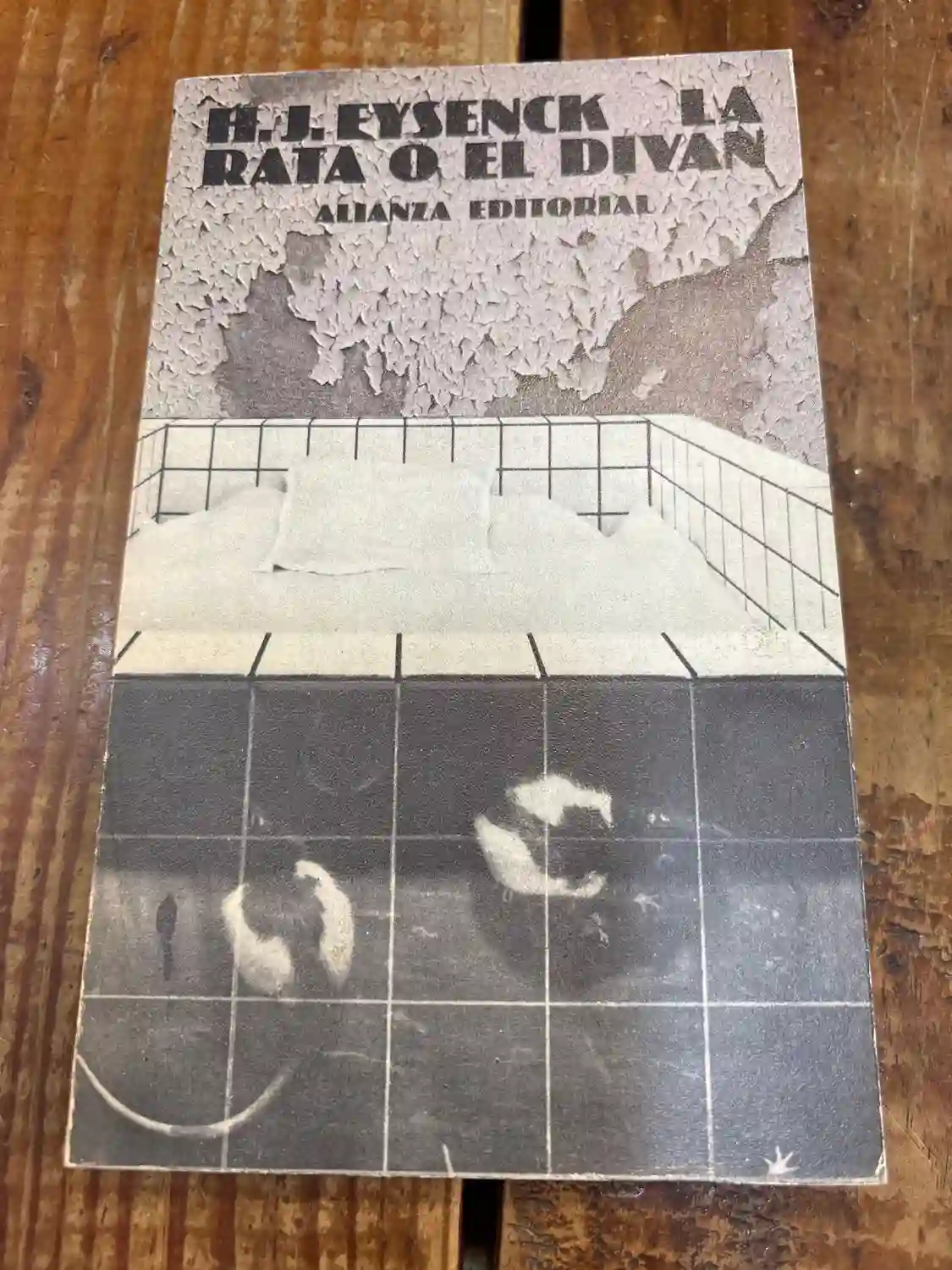 La rata o el divan / The Rat or Divan: Conductismo Frente a Psicoanalisis (El Libro De Bolsillo) (Spanish Edition)