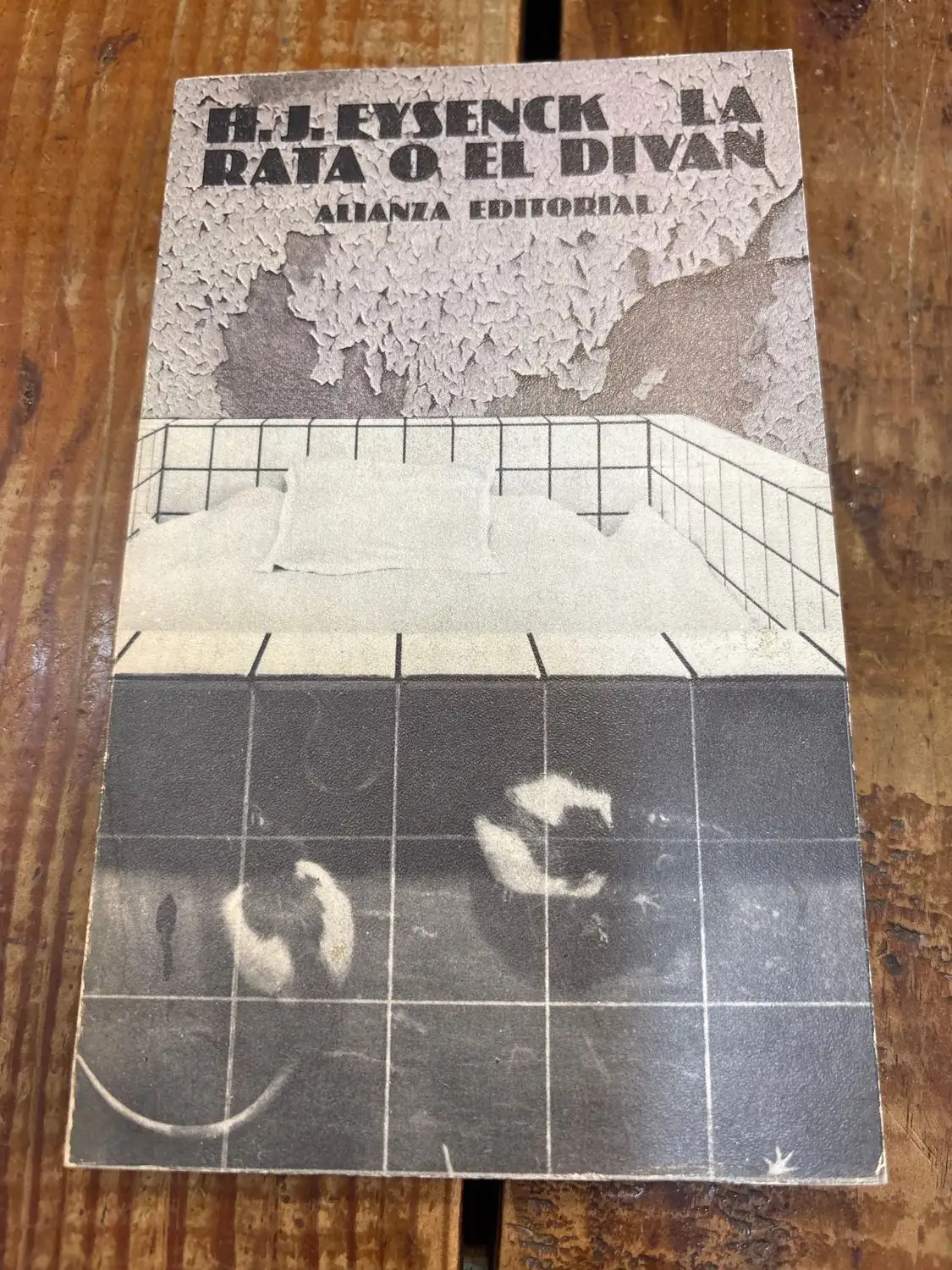 La rata o el divan / The Rat or Divan: Conductismo Frente a Psicoanalisis (El Libro De Bolsillo) (Spanish Edition)