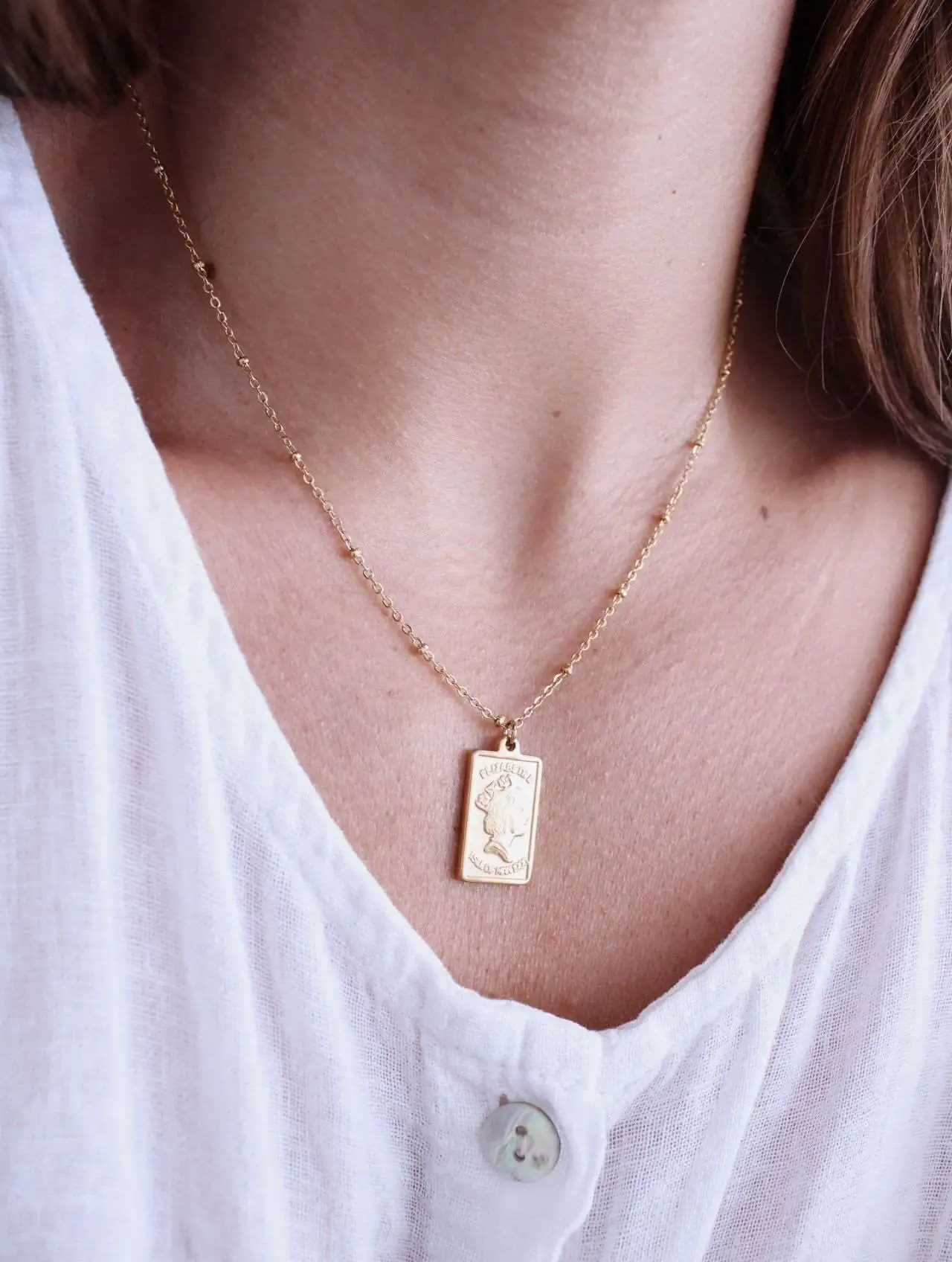 Collar Reina Elizabeth - Chapita  Rectangular - Imagen 2