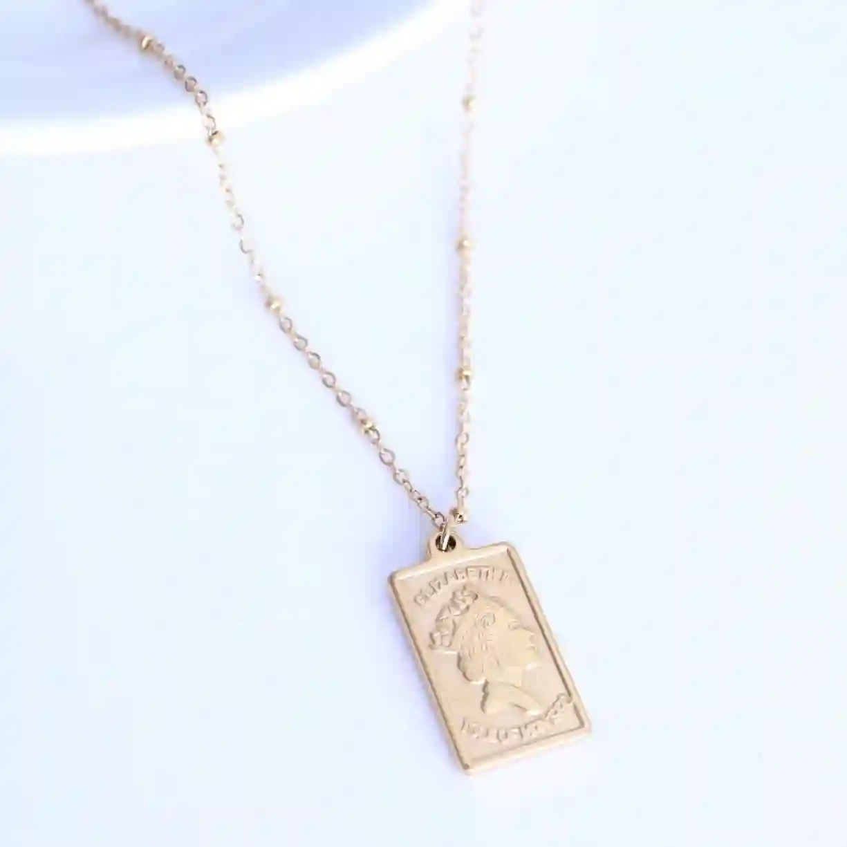 Collar Reina Elizabeth - Chapita  Rectangular