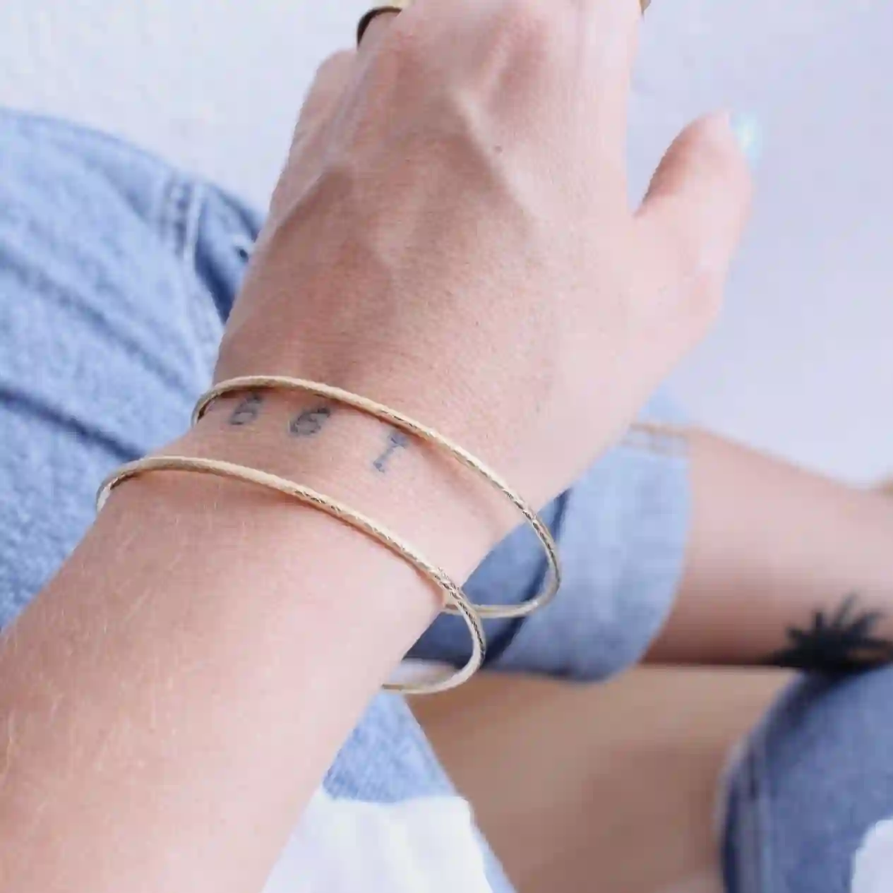 Pulsera Aro Brazalete esclava 2mm con Textura