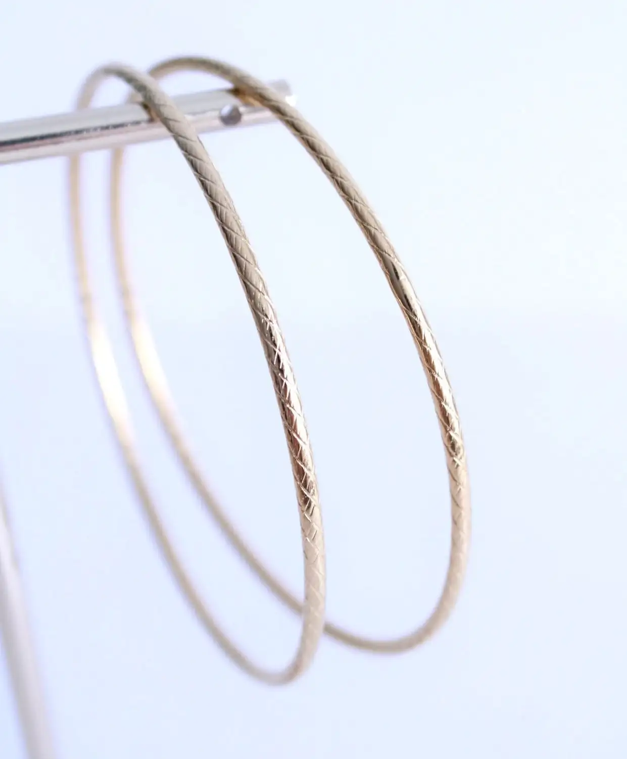 Pulsera Aro Brazalete esclava 2mm con Textura - Imagen 2