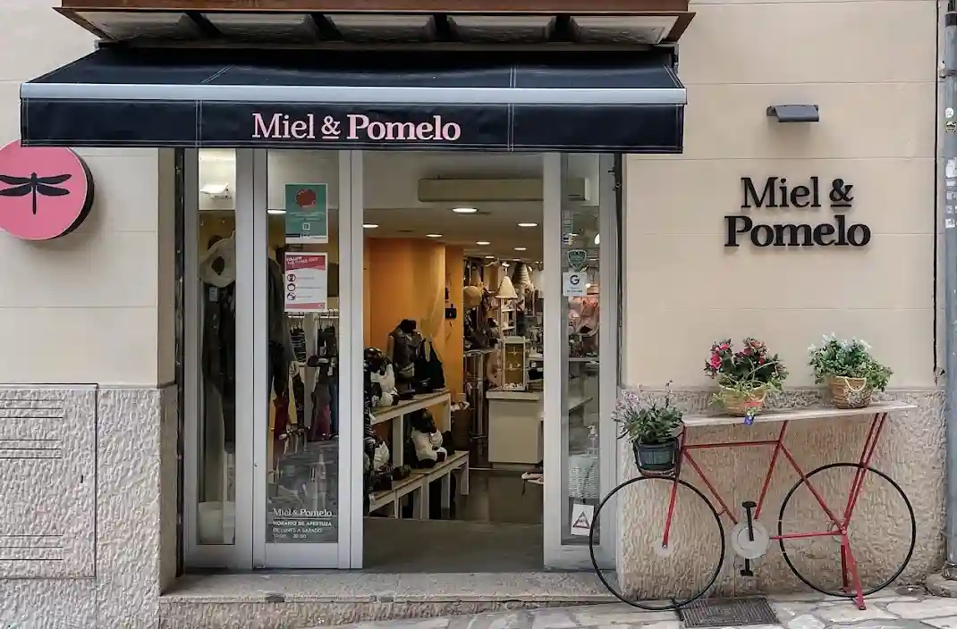 Store image 1