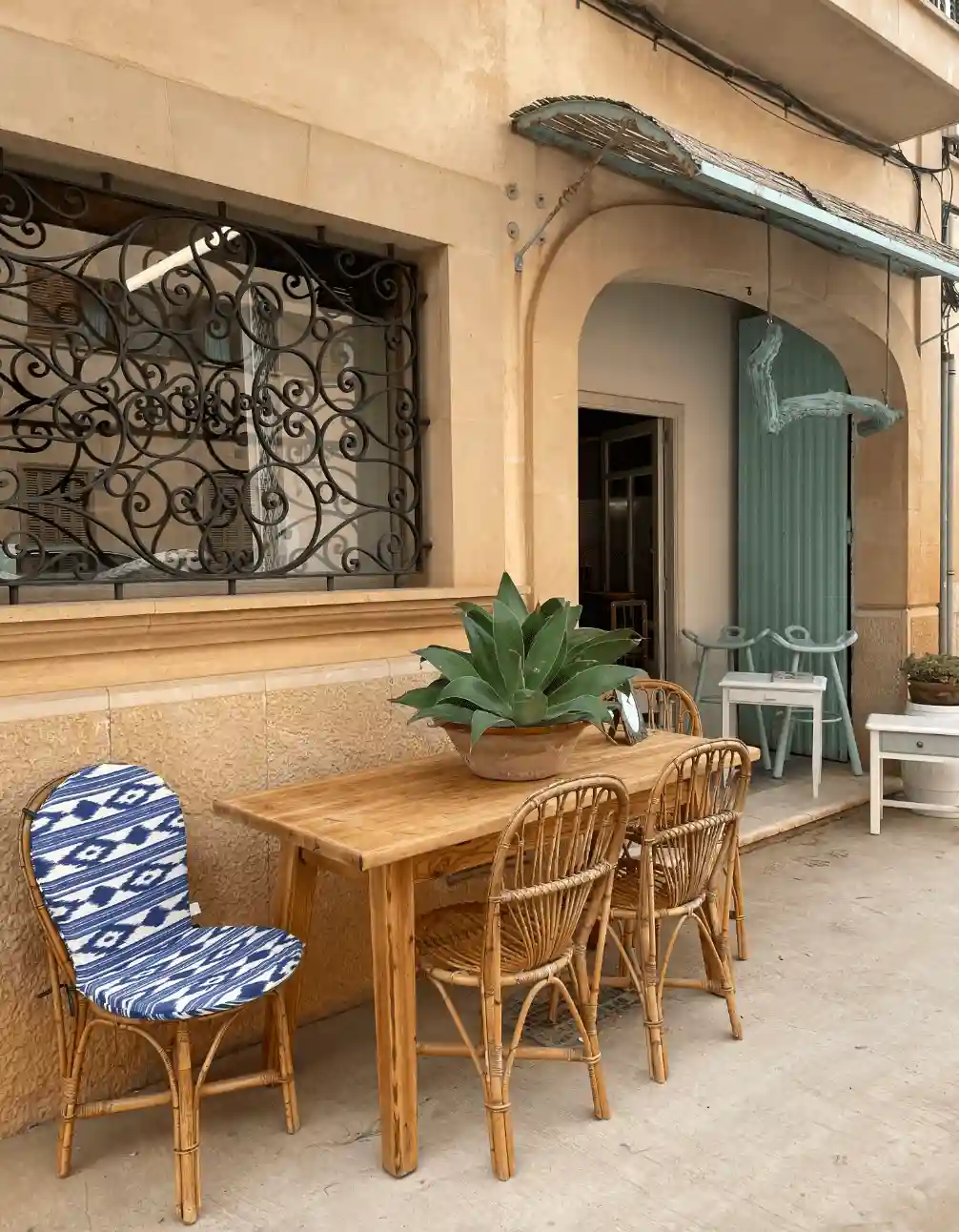 Store image 1