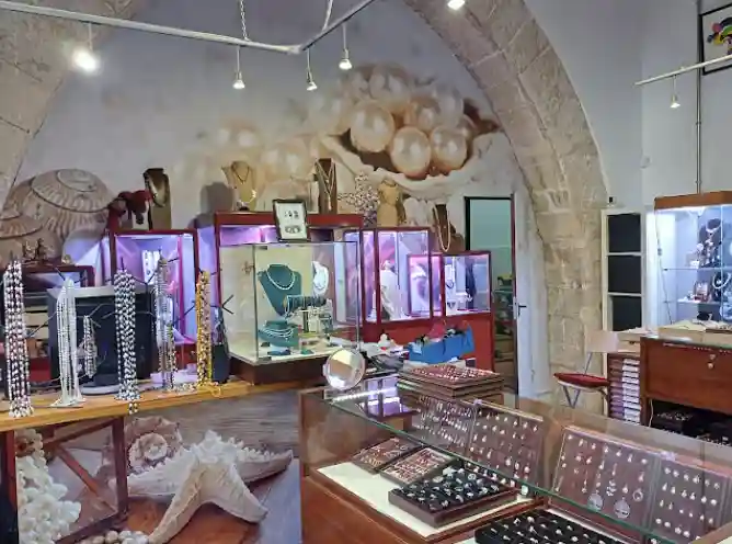 Store image 1