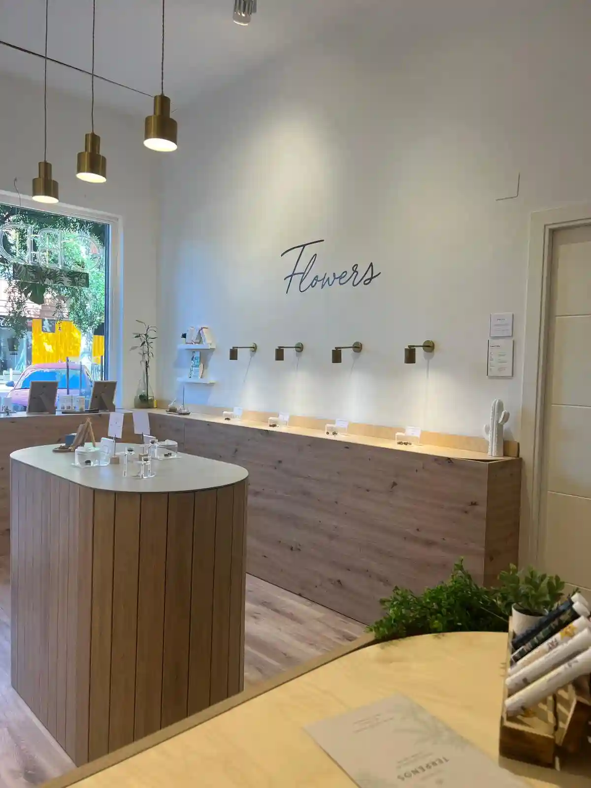 Store image 1