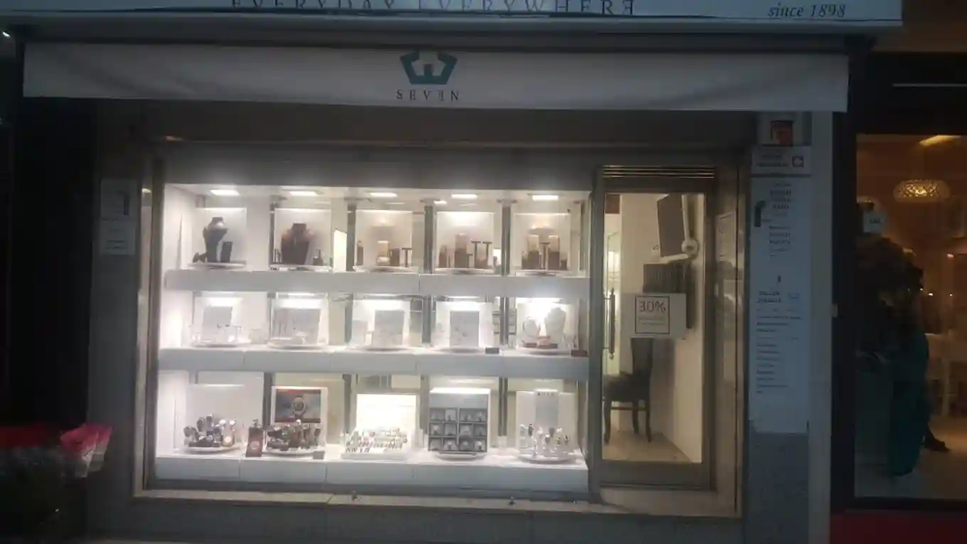 Store image 1