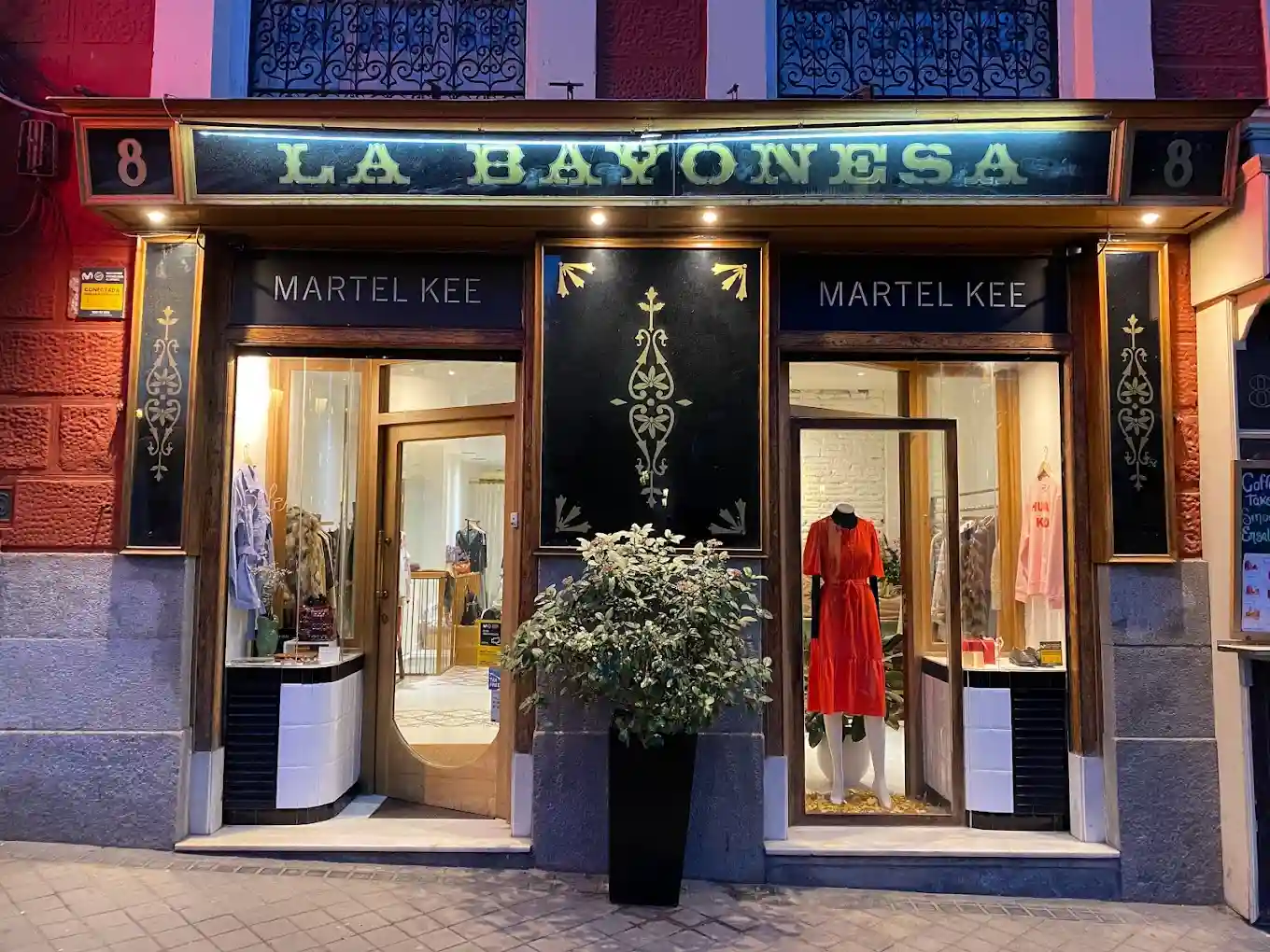 Store image 1
