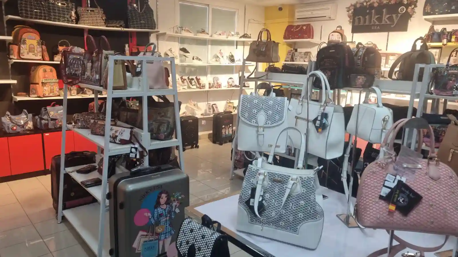 Store image 1